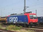 Re 482 036-1 der SBBcargo steht am 25.7.2006 in Bischofsheim.