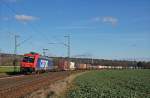 Die an die Rurtalbahn vermietete Re 482 047-8 mit einem Containerzug kurz vor Niederwalluf.