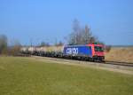 Re 482 041 mit einem Knickkesselzug am 08.03.2014 bei Ostermünchen.