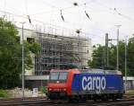 482 006-4 von der SBB-Cargo rangiert in Aachen- West. Aufgenommen vom Bahnsteig in Aachen-West bei Sonne und Wolken am Nachmitag vom 14.6.2014. 