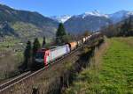 Re 482 042 mit einem Knickkesselzug am 02.11.2014 bei Angertal.