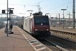 Durchfahrt am 31.01.2014 von SBB Cargo Re 482 025-4 mit einem Kesselwagenzug in Weil am Rhein.