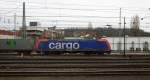 482 008-0 von der SBB-Cargo fährt mit einem Containerzug aus Genk-Zuid Haven(B) nach Novara(I) bei der Ausfahrt aus Aachen-West und fährt in Richtung