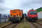 Rangierlok Locon 102 (BR 346) und SBB
Cargo Zuglok (BR 482) im Anschluss des Hafen's in Stralsund. - 23.03.2016 - Aufgenommen von der Strasse  An der Hafenbahn  durch das Tor der SWS Seehafen Stralsund GmbH.
