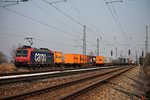 Einfahrt am 18.03.2015 von Re 482 023-9  fährt für SBB Cargo International  mit einem tschechischen Containerzug auf das Überholgleisen in Orschweier gen Süden.