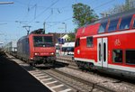 482 014 mit DGS 43741 (SBB, Kln Eifeltor–Novara) und RE 5336 (Basel Bad Bf–Offenburg) am 23.04.2015 in Bad Krozingen