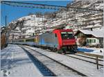 Die SBB Re 484 016-1 mit EC 131 auf der BLS Bergstrecke bei Ausserberg am 17. Nov. 2007.  