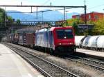 SBB - 484 014 vor Gterzug bei der durchfahrt im Bahnhof Bellinzona am 18.09.2013