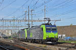 Doppeltraktion, mit den Loks 485 007-9 und 486 504-4 durchfahren den Bahnhof Pratteln.