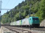 Die BR 185 576-6 (ATC) und drei Re 485 bremsen einen Gterzug die Ltschberg-Sdrampe hinab. Bei Hohtenn am 18.5.2007