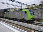 BLS - 485 015-2 mit Güterzug bei der ausfahrt aus dem Bahnhof Spiez am 25.02.2018