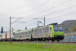 Re 485 008-7 fährt Richtung Bahnhof Sissach. Die Aufnahme stammt vom 14.04.2018.