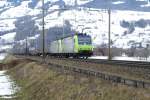 Re 485 017-8 und Re 485 008-7 fahren am 8.3.09 mit einem Gterzug von Steinen Richtung Schwyz.