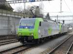 bls - Loks 485 020-2 und 486 504 bei Rangierfahrt im Bahnhof Spiez am 06.04.2013