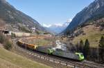 Die beiden BLS 485 011-1 und 485 008-7 sind mit ihrem Containerzug unterwegs in Richtung Süden, als Schiebelok unterstützt die BLS Re 4/4 185. Aufgenommen bei Wassen am 20.03.2015