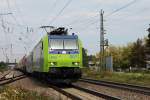 Mit einer RoLa (Freiburg (Brsg) Rbf - Novara) fuhr am 05.09.2014 die Re 485 007-9 durch Müllheim (Baden).