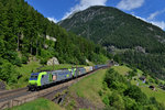 Re 485 003 + Re 486 504 mit einem Containerzug am 16.07.2016 oberhalb von Wassen. 