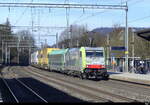 BLS - Lok 486 506 mit Rolla bei der Durchfahrt im Bhf. Sissach am 02.03.2024