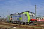 Lok 486 504-4 wartet am Badischen Bahnhof auf den nächsten Einsatz.