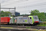 Re 486 509-3 durchfährt den Bahnhof Pratteln. Die Aufnahme stammt vom 07.06.2016.