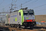 Re 486 501-0 durchfährt den Bahnhof Pratteln. Die Aufnahme stammt vom 14.02.2017.