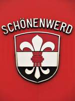 Der (noch!)gut erhaltener Wappen  SCHÖNENWERD  trägt die SBB Re 6/6 Nr. 11650. Sie stand am Sonntag, 7. Mai 2017 auf einem Abstellgleis in Bülach.