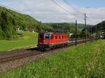 Die Re 6/6 11604 am 10.05.2013 unterwegs bei Tecknau.