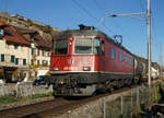 SBB: Herbstliche Stimmung am Bielersee bei Ligerz am 22. November 2017.
Güterzug mit der Re 620 022-4 Suhr.
Foto: Walter Ruetsch