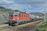 Re 620 014-1 durchfährt den Bahnhof Gelterkinden.