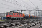 Re 620 054-7 durchfährt solo den Bahnhof Pratteln. Die Aufnahme stammt vom 20.12.2017.