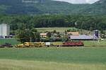 SBB: Güterzug mit der Re 6/6 11652 Kerzers in der Landschaft bei Niederbipp am 22.