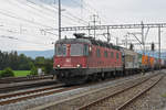 Re 620 022-4 durchfährt den Bahnhof Möhlin.