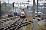 620 049-7  Aarberg  holt den zweiten Teil des Kieszuges für das Mischgutwerk Meggenhus Mörschwil, der Twindexx ist auf Probefahrt und die GTW Thurbo warten auf den nächsten Einsatz. (09.10.2018)