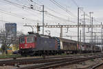 Re 620 075-2 durchfährt den Bahnhof Pratteln. Die Aufnahme stammt vom 28.11.2018.