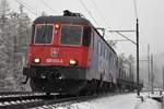 Re 620 013-3  Rapperswil  zieht am 10.01.2019 einen sehr kurzen Güterzug bei Schinznach-Dorf auf der Bözberg Südrampe in Richtung RBL.