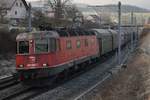 Re 620 006-7  Turgi  zieht am bitterkalten Morgen des 19.01.2019 einen Güterzug die Bözberg Nordrampe in Richtung Brugg hinauf.