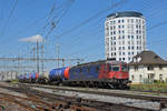 Re 620 034-9 durchfährt den Bahnhof Pratteln. Die Aufnahme stammt vom 27.04.2020.