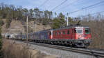 Re 620 018-2  Dübendorf  ist zusammen mit 11606  Turgi  mit Zug 60156 aus dem Süden kommend unterwegs in Richtung Basel. Aufgenommen bei Villnachern AG am 12.02.2022.