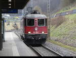 SBB - Re 6/6  620 025 als Lokzug bei der durchfahrt im Bhf. Tecknau am 02.03.2024