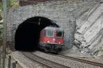 Re 6/6 11656 kam am 23. Juli 2009 aus dem Schluchitunnel (beim Luogelkinviadukt) herausgefahren.