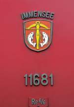 Die Re 6/6 11681 mit dem entsprechendem Wappen  Immensee . (15.04.10)