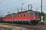 Zwei Re 6/6 11650 und 11608 durchfahren den Badischen Bahnhof in Basel. Die Aufnahme stammt vom 02.06.2014.