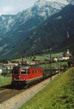 SBB: Im August 2003 konnten die Re 6/6 Lokomotiven auf der Gotthardstrecke noch im Personenverkehr fotografiert werden. Die Aufnahme ist bei Silenen entstanden.
Foto: Walter Ruetsch