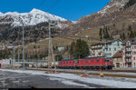 Re 6/6 11677  Neuhausen am Rheinfall  und 11666  Stein am Rhein  durchfahren am 26. März 2016 mit einem UKV-Zug den Bahnhof Airolo.<br>
Doppeltraktionen Re 6/6 sind eher selten, da zum einen bereits eine Re 10/10 mehr als die maximale Zughakenlast ziehen könnte und zum andern der Bestand an Re 6/6 eher knapp ist.