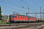 Re 12/12 mit den Loks 11654 und 11645, durchfahren den Bahnhof Pratteln.