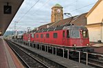 Durchfahrt am 13.05.2015 von Re 6/6 11607  Wattwil  zusammen mit Re 4/4 11233 und drei Getreidewagen in Basel Bad Bf gen Weil am Rhein.