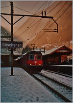 In streckenverlängerten Schleifen und Kehrtunnels planten und bauten Ingenieure und Arbeiter vor über einhundert Jahren die Gotthardbahn. Als ich in Göschenen stand und durch den abziehenden Nebel die Berge sah, war ich doch arg beeindruckt (Text in meiem Fotoalbum). Das hier gezeigte Analogbild zeigt eine  Re 10/10  (mit einer Re 6/6 an der Spitze) mit einem nach nach Norden fahrenden  Güterzug. 
16. November 2001