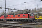 Re 6/6 11653 an der Spitze einer Dreifachtraktion ist fast startbereit im Güterbahnhof Muttenz. Die Aufnahme stammt vom 06.02.2017.