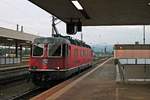 Nachschuss auf Re 6/6 11608  Wetzikon , als sie am Morgen des 18.08.2015 als Lokzug über Gleis 3 durch den Badischen Bahnhof von Basel in Richtung Rangierbahnhof Muttenz fuhr.