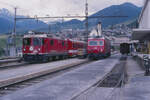 Zwei Vertreter moderner Traktion begenen sich im Bahnhof Disentis in Graubünden: Links ist die Ge 4/4 II 618 der Rhätischen Bahn mit einem Zug aus Chur eingetroffen. Rechts steht die Zahnradlok HGe 4/4 II der Furka-Oberalpbahn bereit, welche den Zug weiter über den Oberalppaß nach Brig befördern wird.
Disentis, 27. Juni 1988; Canon AE-1, Canoscan, Gimp